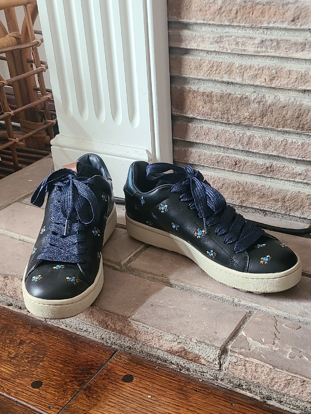 Coach Black & Navy Prairie Floral Low Top Sneakers Size 9.5
